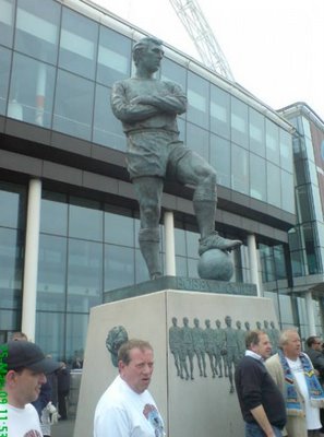 Kevin and Ian with Bobby Moore Statue